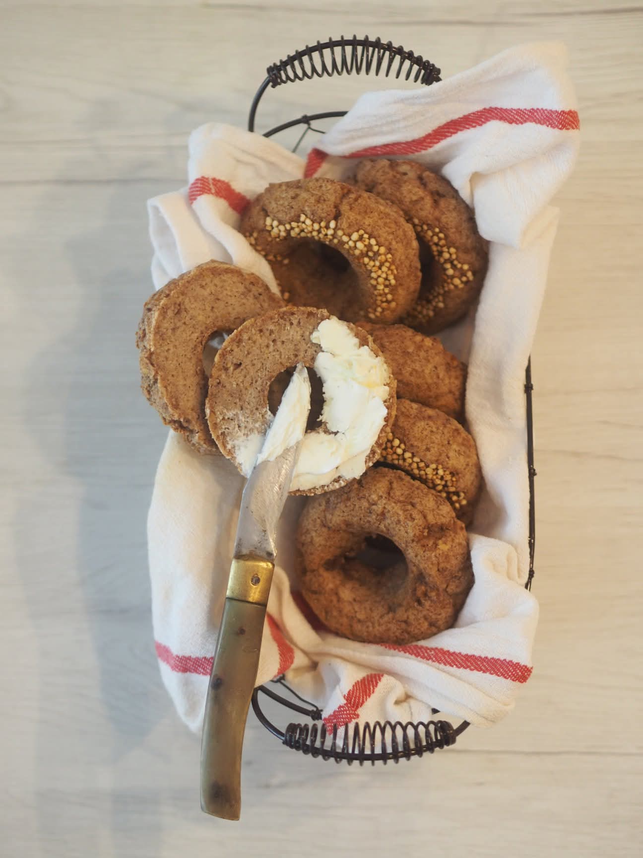 Barna, kovászos hamis (nem főtt) bagel - Horváth Judit receptje