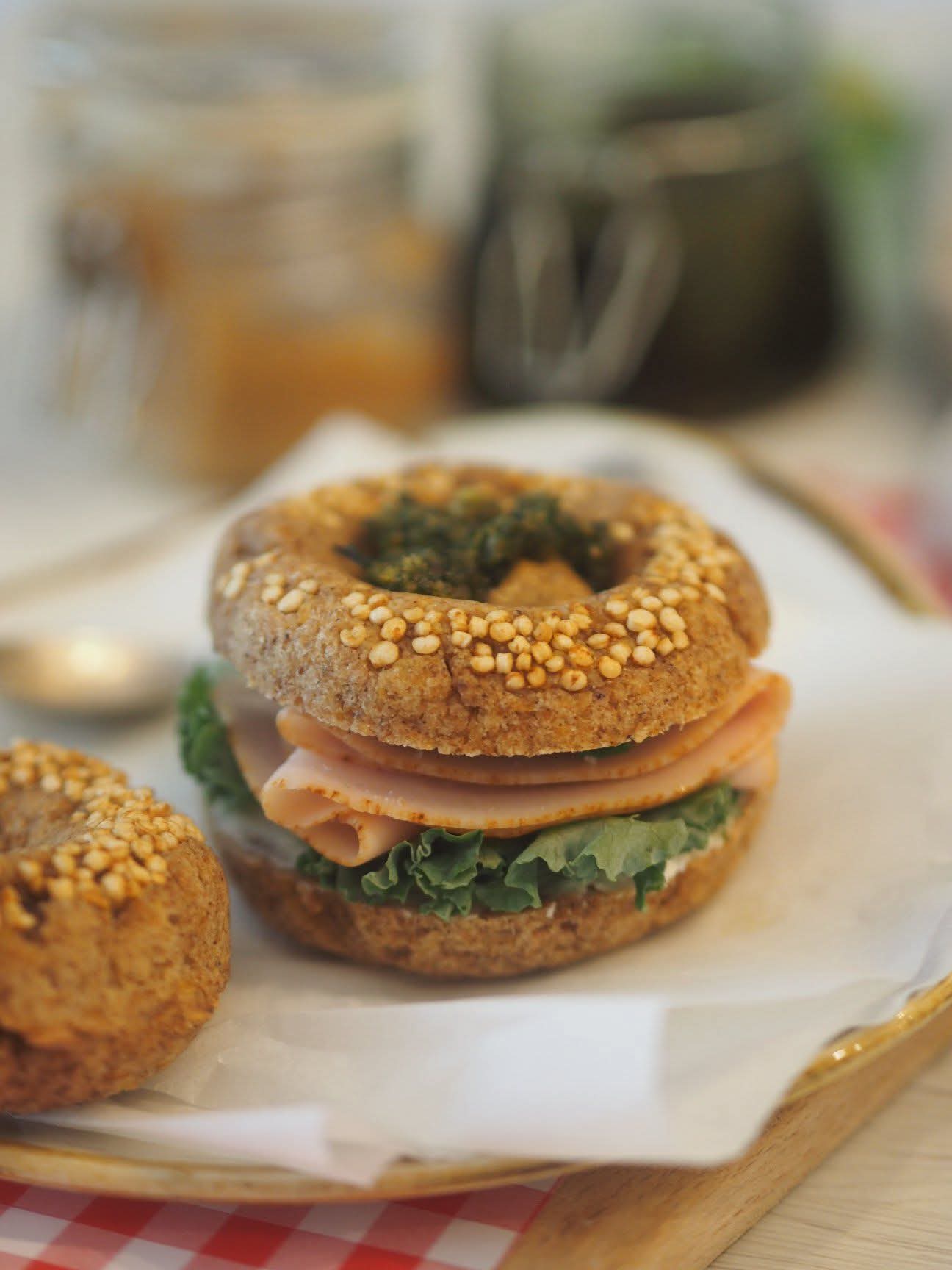 Barna, kovászos hamis (nem főtt) bagel - Horváth Judit receptje