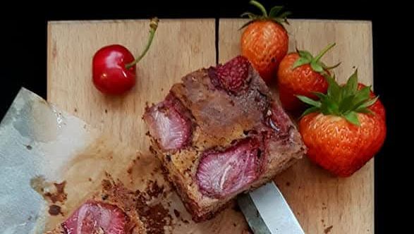 Sült vörös gyümölcsös pite - Horváth Judit receptje